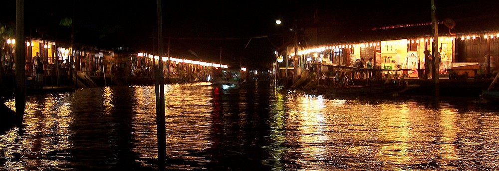 Marché flottant d'Ampawa près de Bangkok