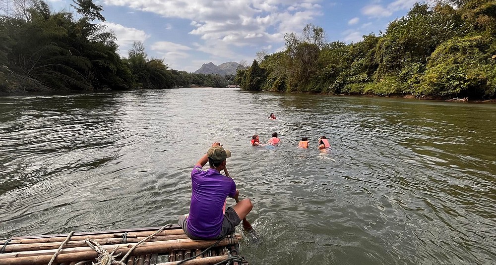 Baignade dans la rivière Kwai