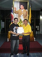 Remise du diplôme à la fin du programme d'entrainement à la boxe thai
