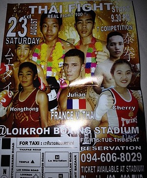 Affiche de combat de boxe thai à Chiang Mai avec combattant français amateur