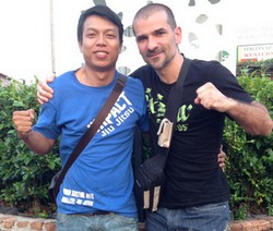 Djillali du BCM de Bordeaux, 
				avec Noom l'entraineur Thaïlandais du camp de boxe thai à Chiang Mai