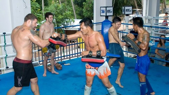 entra�nement au muay thai en bord de mer
