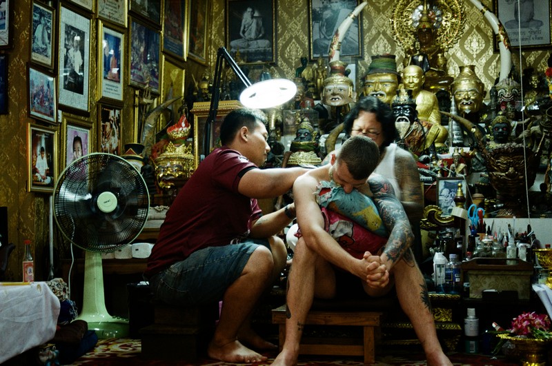 Tatouage traditionnel en Thaïlande à Bangkok