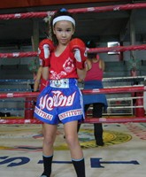 enfant s'entrainemant au muay thai à Bangkok