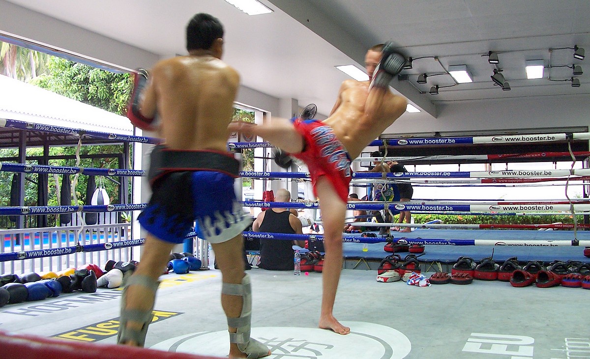 entraînement au muay thai en bord de mer