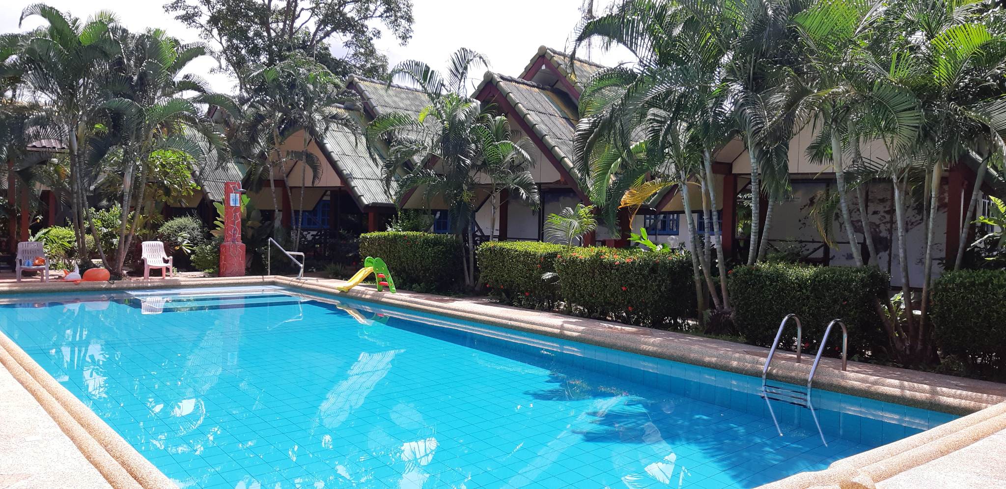 Piscine du resort pour séjour longue durée en Thailande